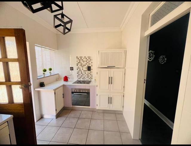 3 BEDROOM HOUSE FOR SALE IN SOUTH CREST